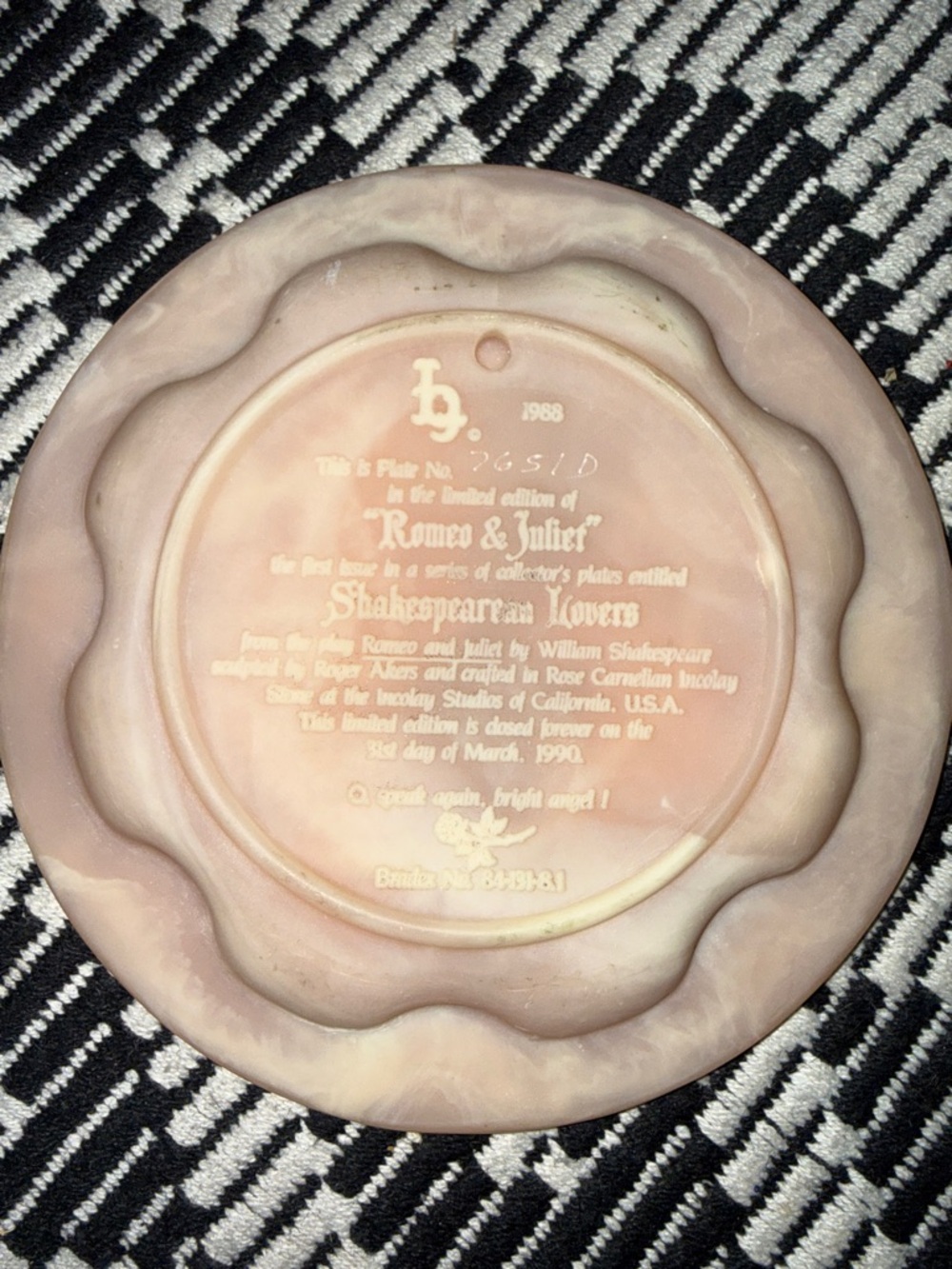 8.5”X1” Incolay stone collector plate “Romeo & Juliet” collection. Flawless - Picture 3 of 3